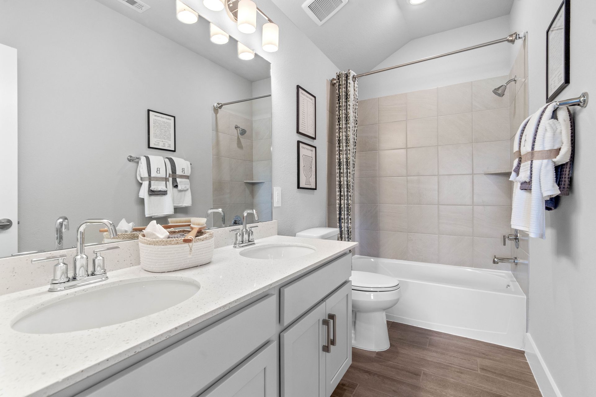 Cascade Bathroom 2