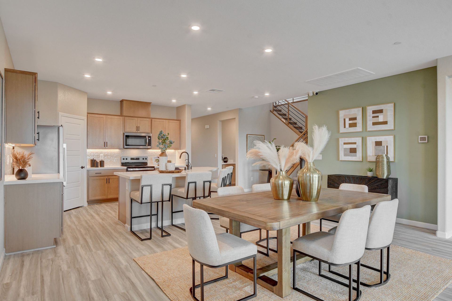 Everett Kitchen and Dining