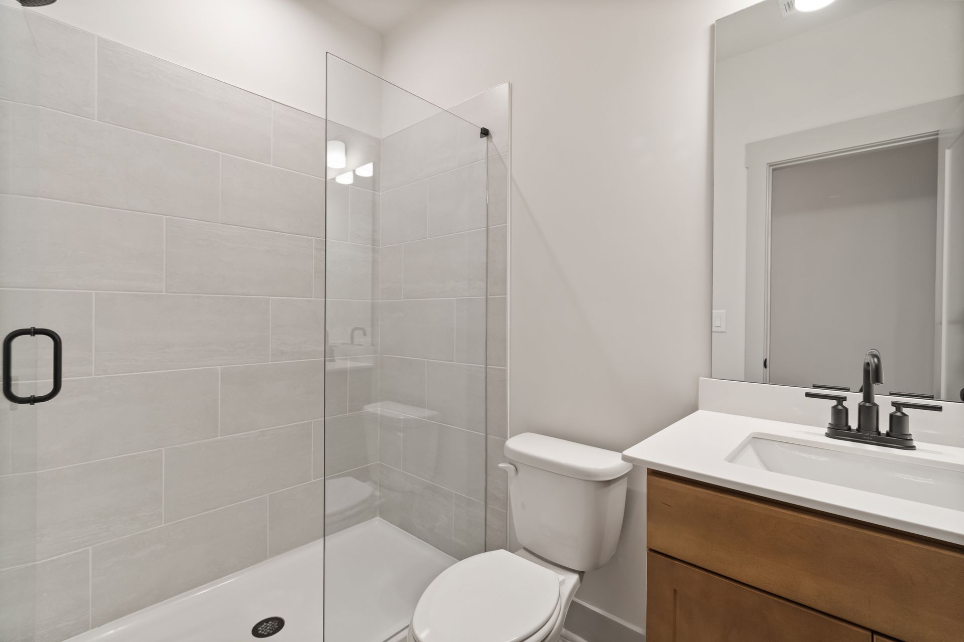 Newton II Secondary Bath