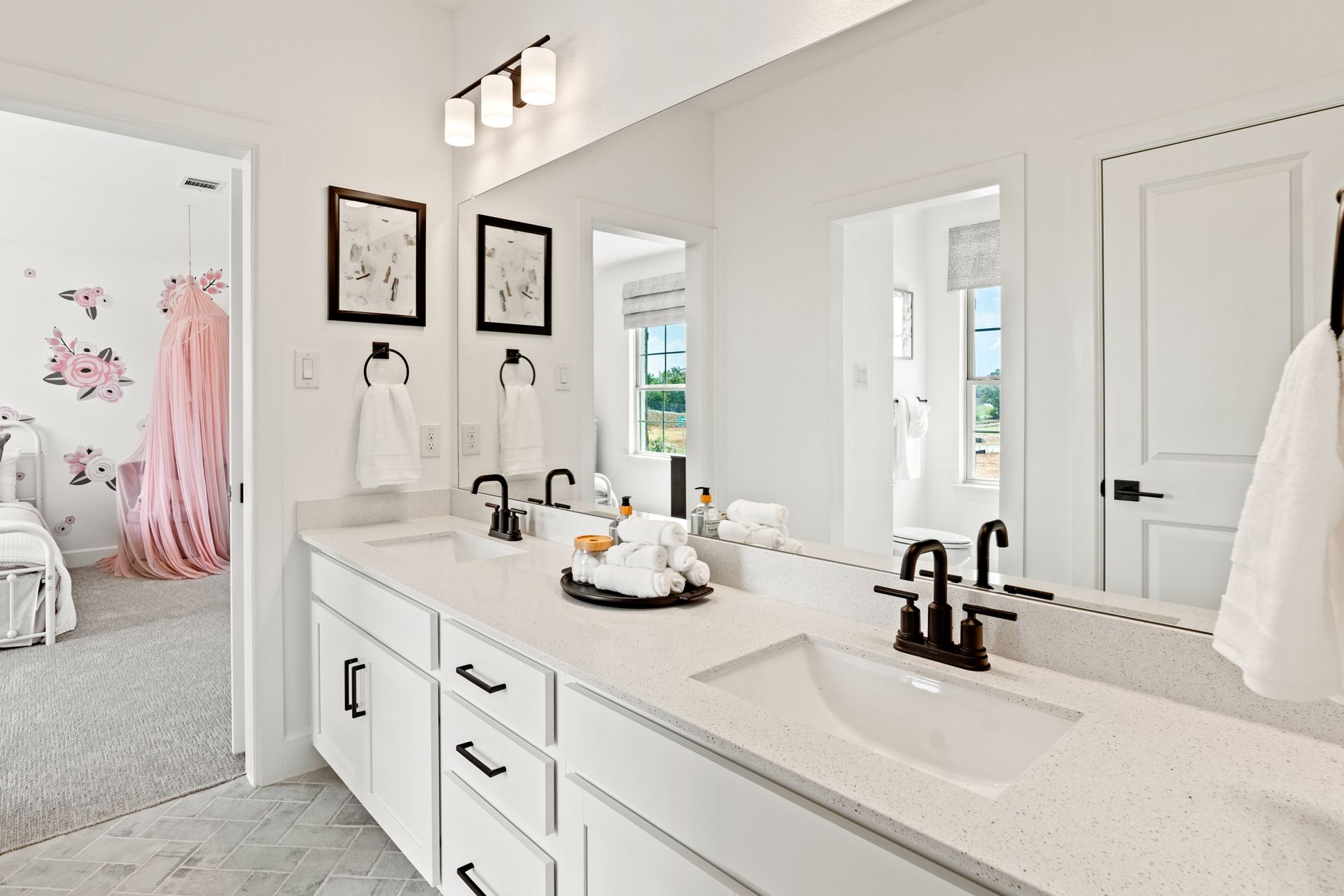 Laredo Bathroom 2