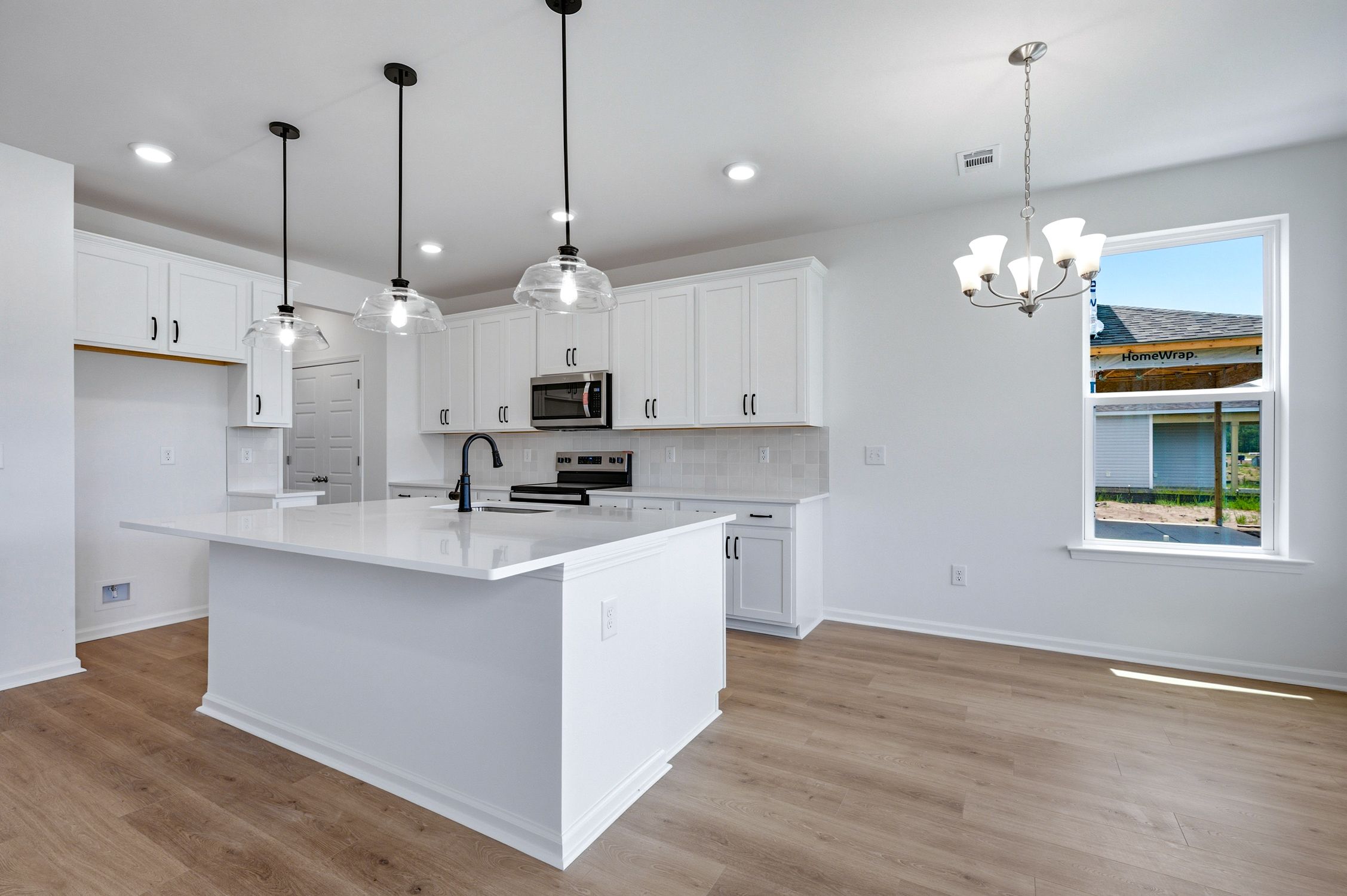 Kitchen and Breakfast