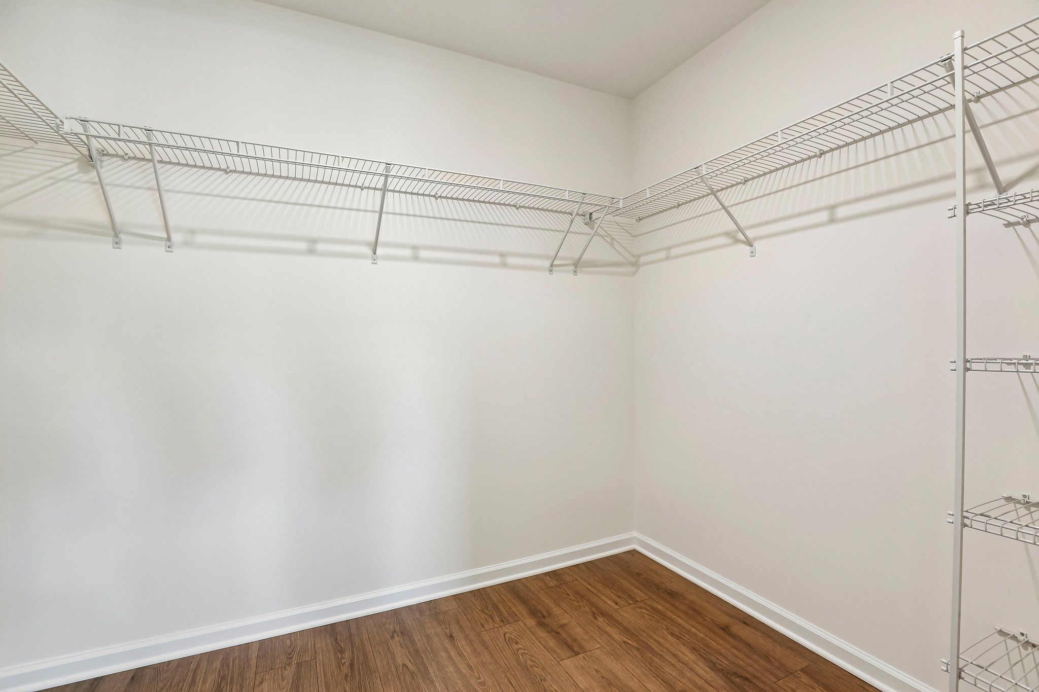 Linganore Walk-in Closet