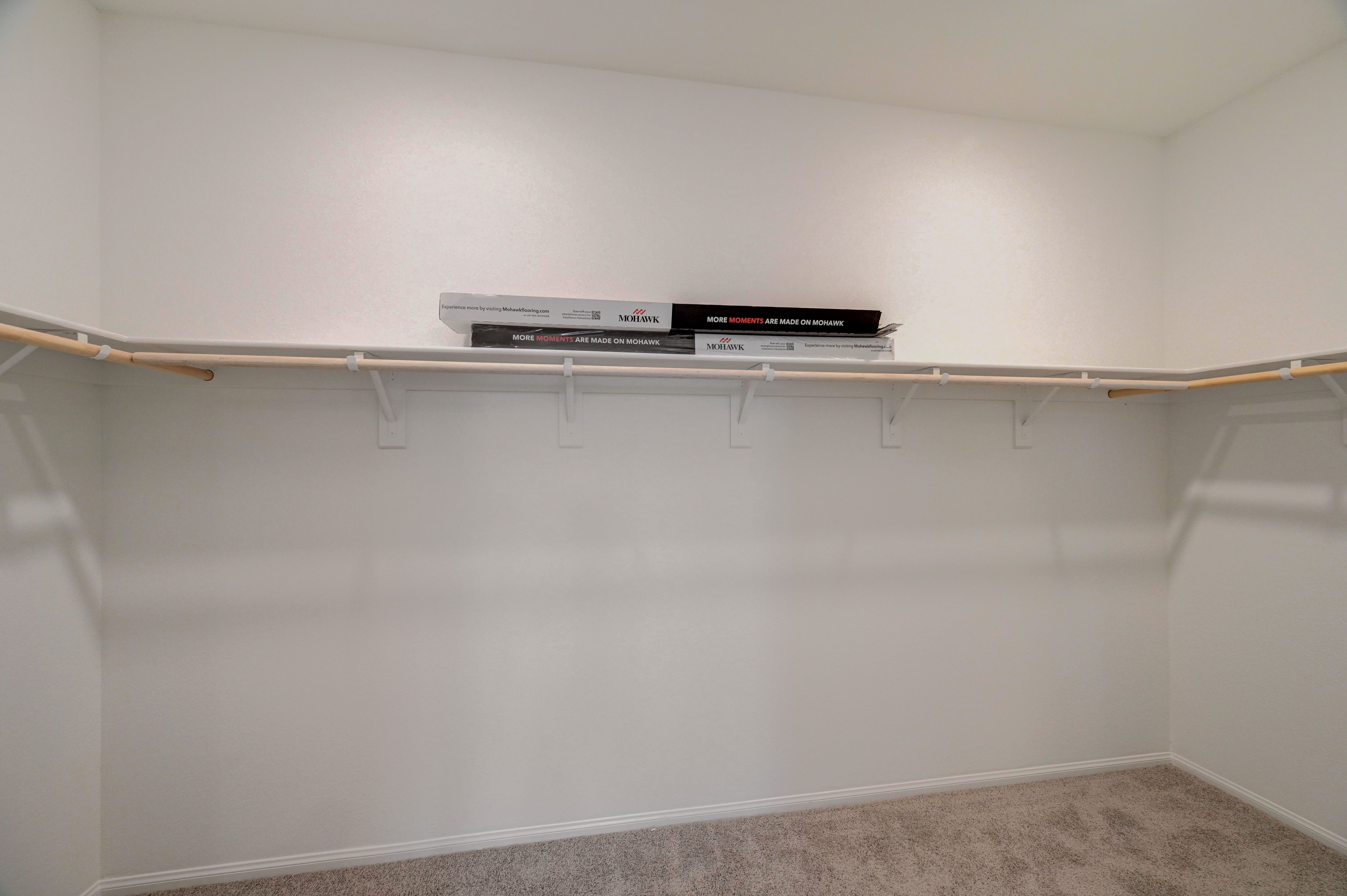 Willow Primary Walk-in Closet