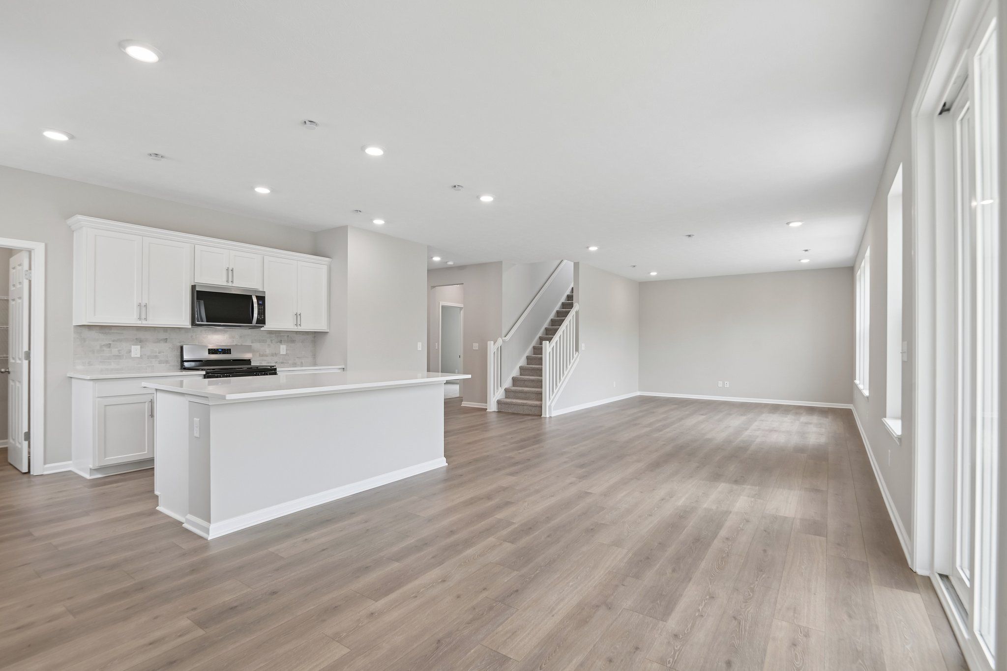 Rushmore Dining Area and Kitchen