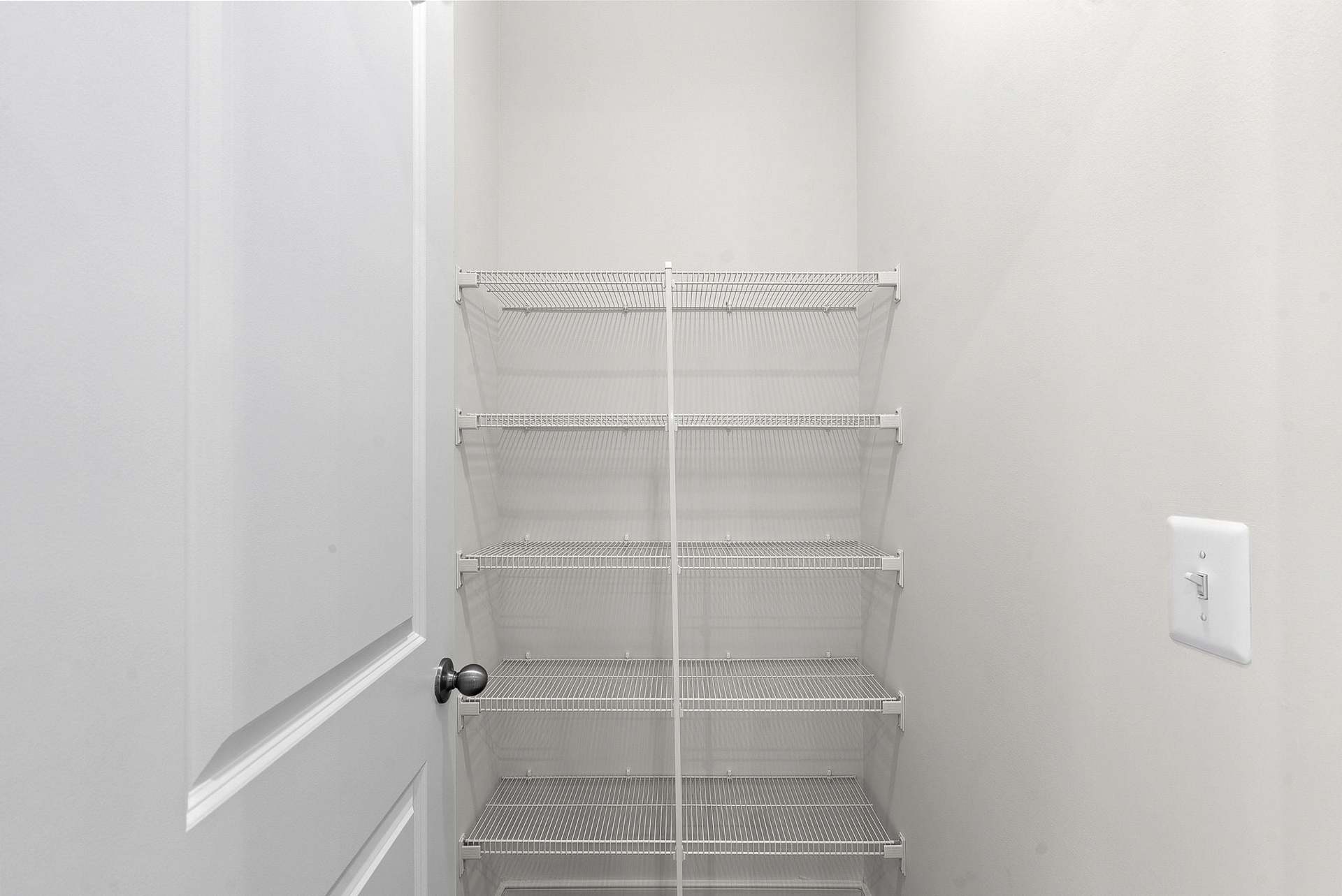 Potomac Walk-In Pantry