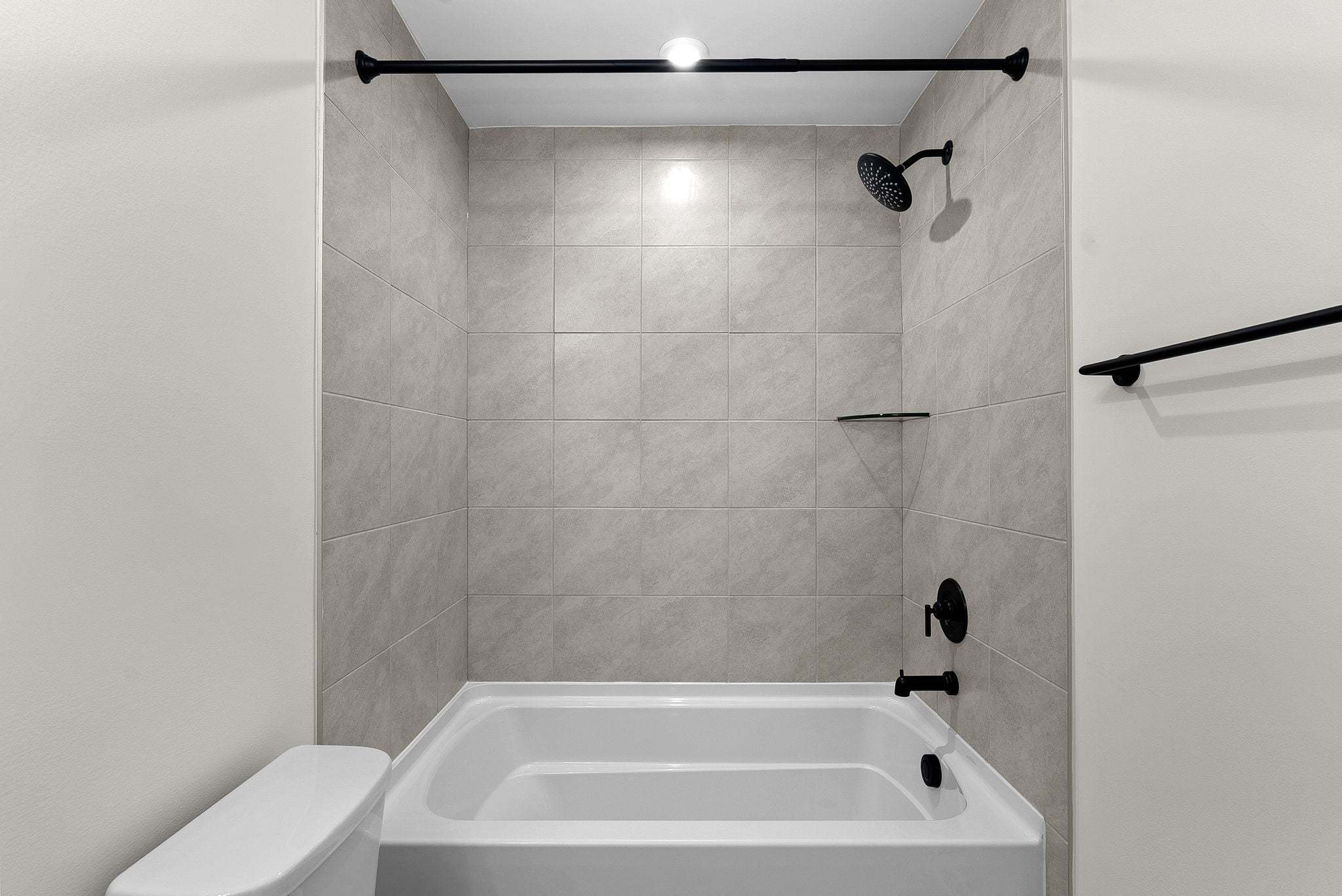 Monroe Secondary Bathroom with Tub