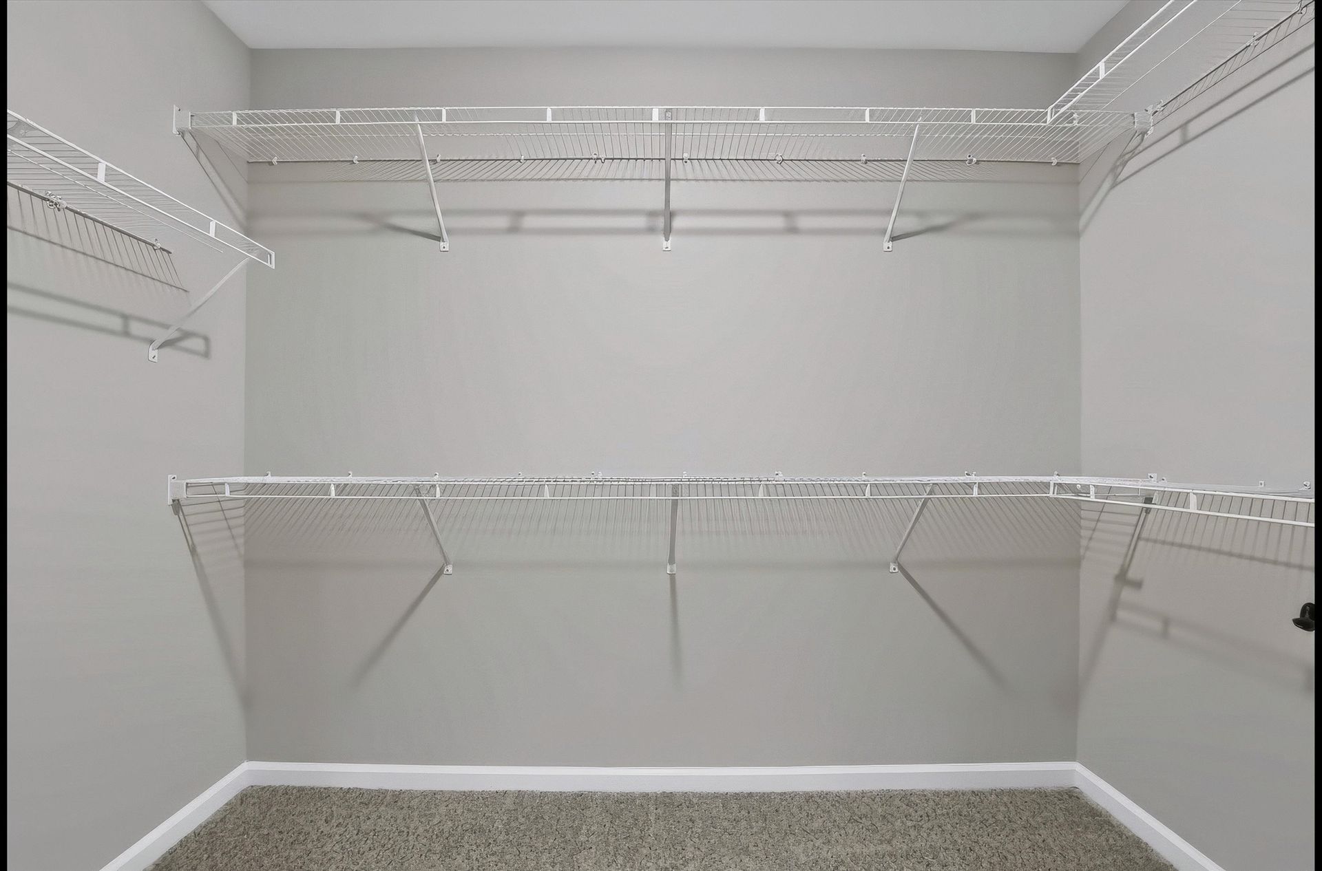 Vienna Primary Closet
