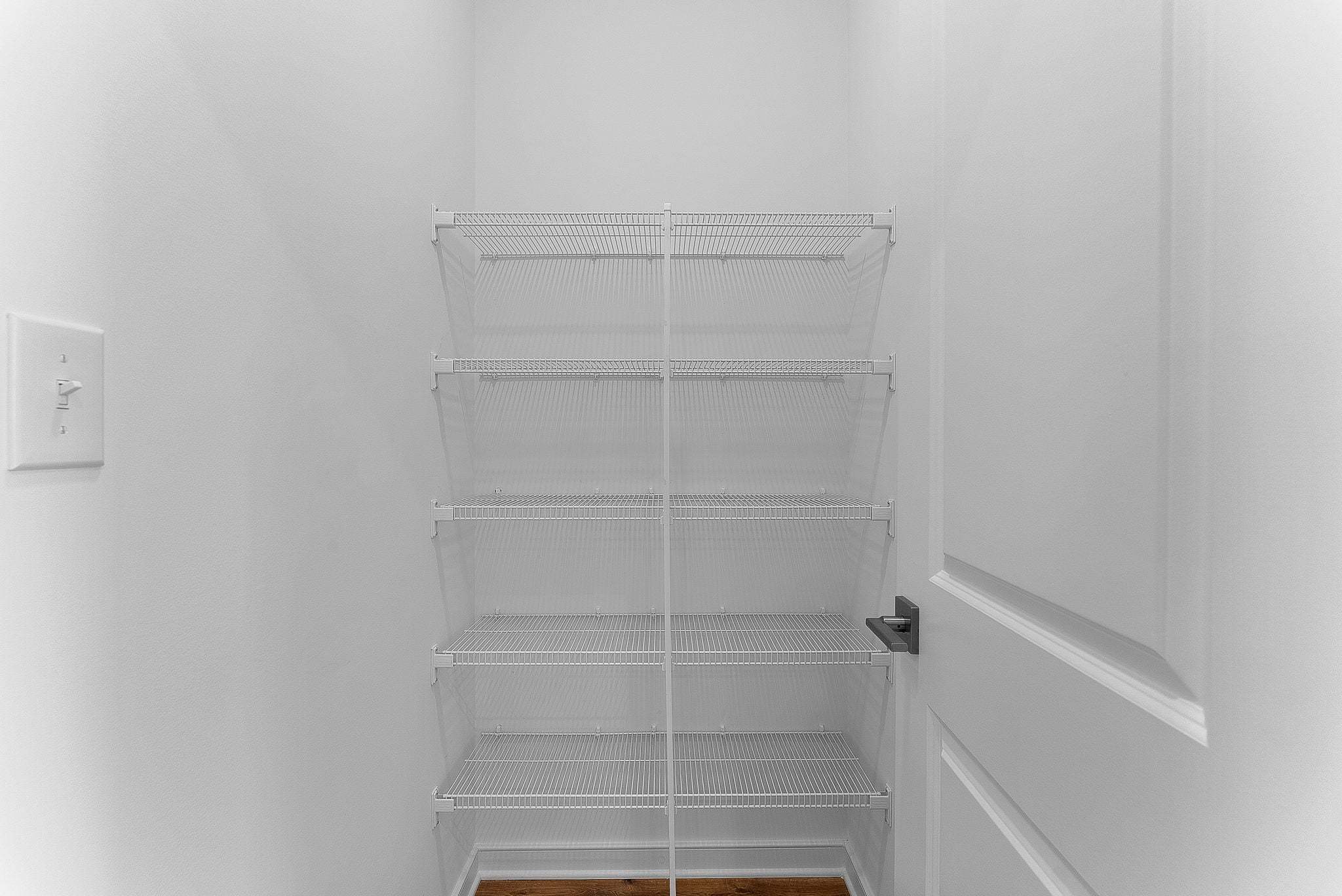 Potomac Walk-In Pantry
