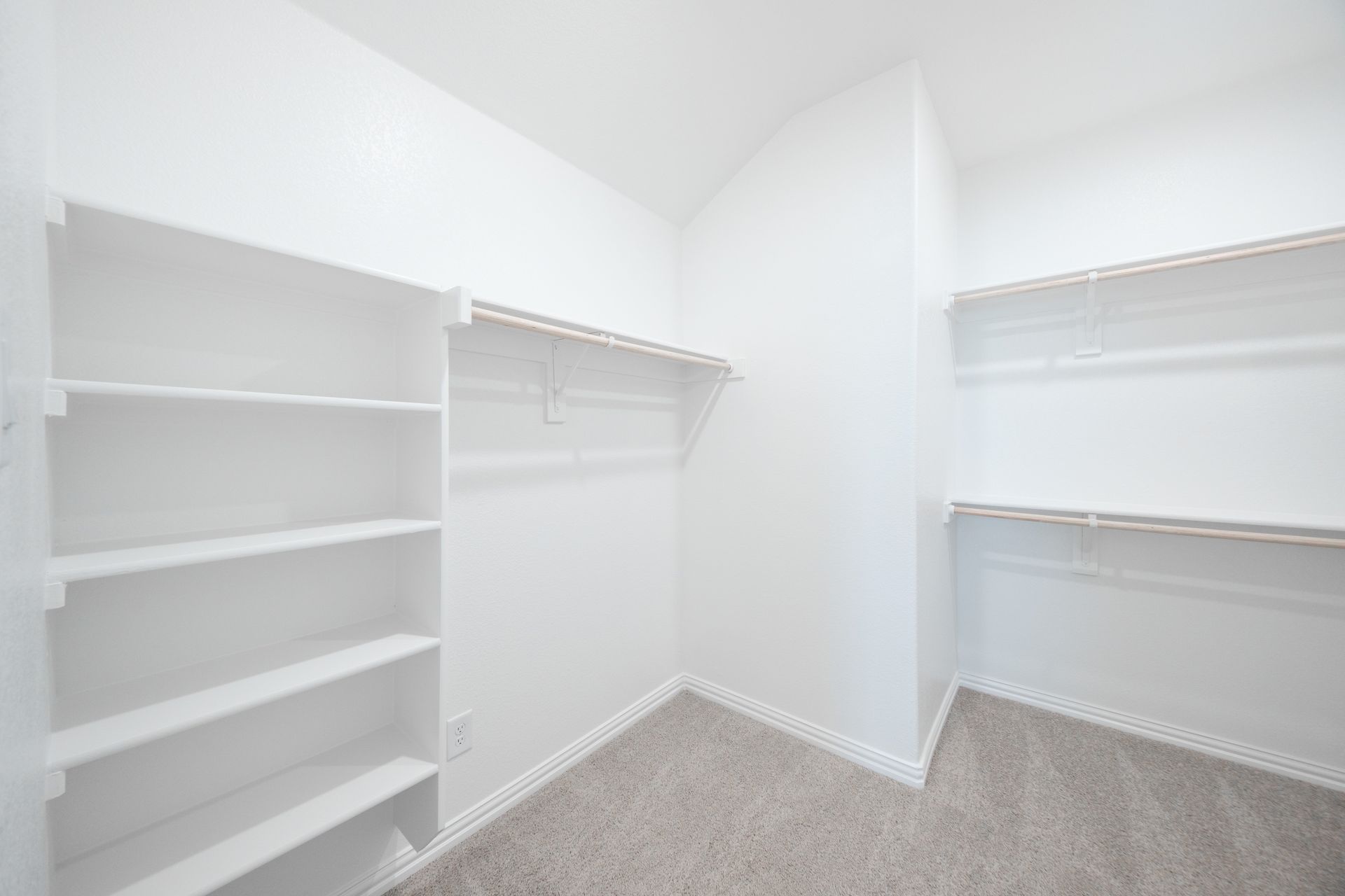 Sierra Primary Closet