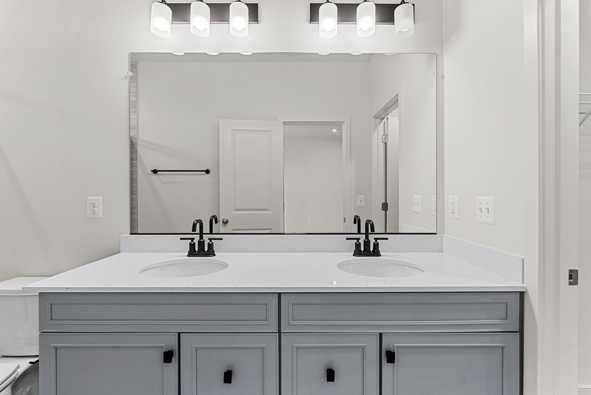 Cardiff Primary Bathroom Dual Vanities