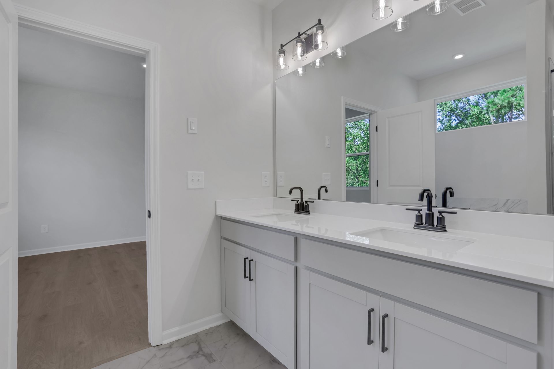 Fulton II Primary Bath