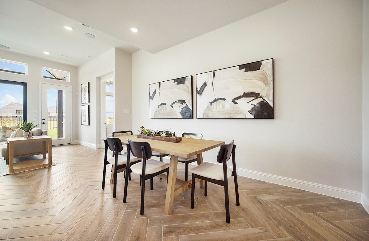 Enchante Casual Dining Room