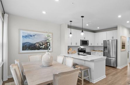 Dogwood Breakfast Area & Kitchen