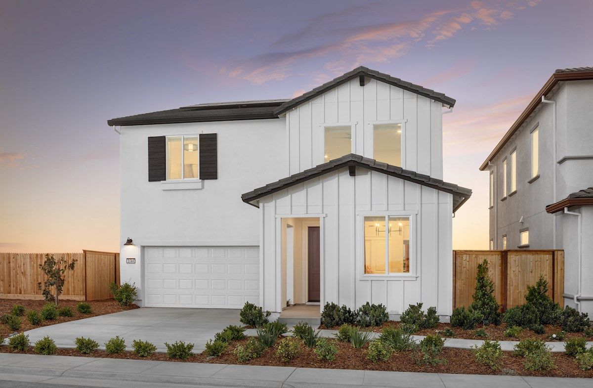 Mahogany Farmhouse L Exterior