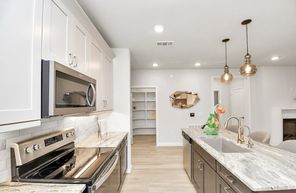 6804 Westview Dr 3205 (Clifton)