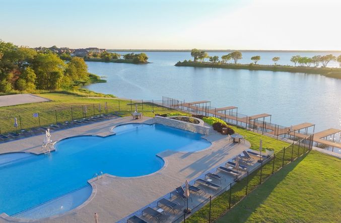 Heath Golf & Yacht Club Pool