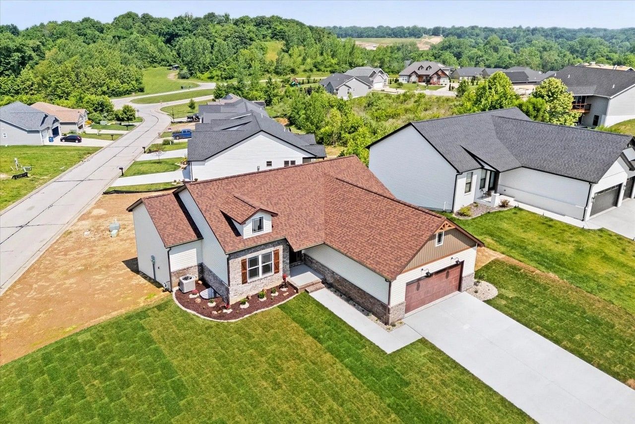 992 Half Moon Ln. Caseyville, IL 62232