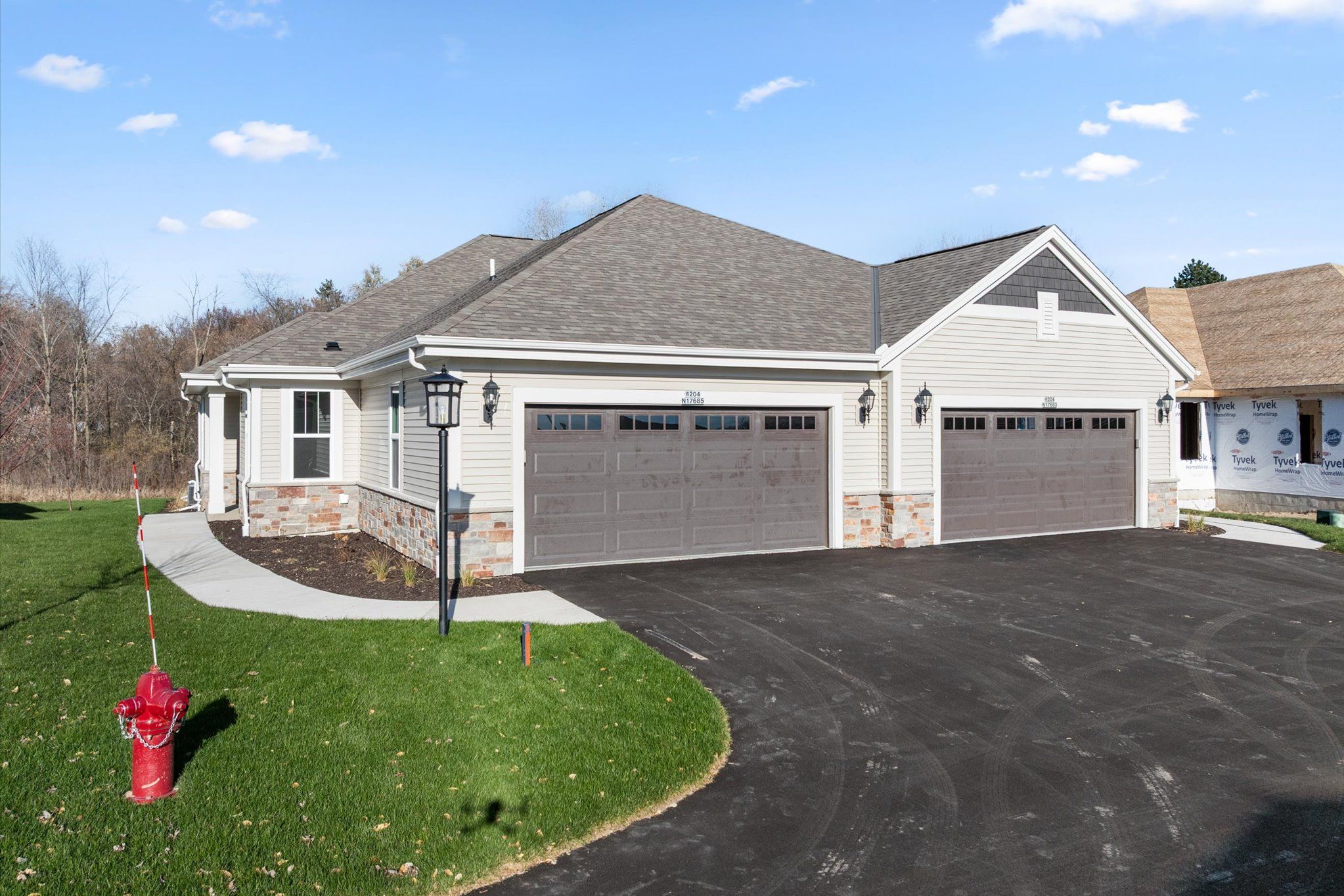 W204 N17685 Laurel Place (The Adalyn, Plan 1440)