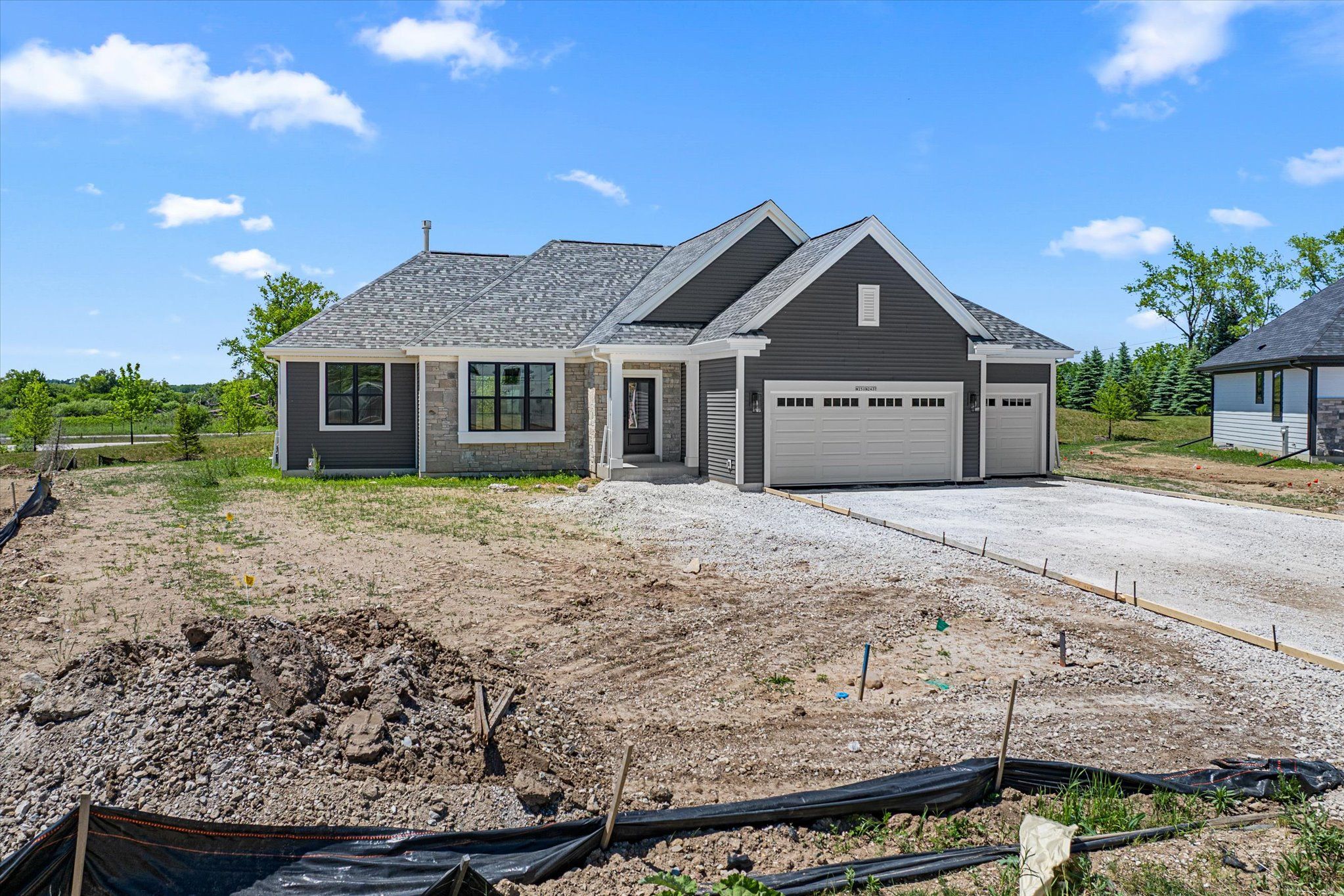 W251 N2437 Valleyview Circle (The Rylee, Plan 1809)