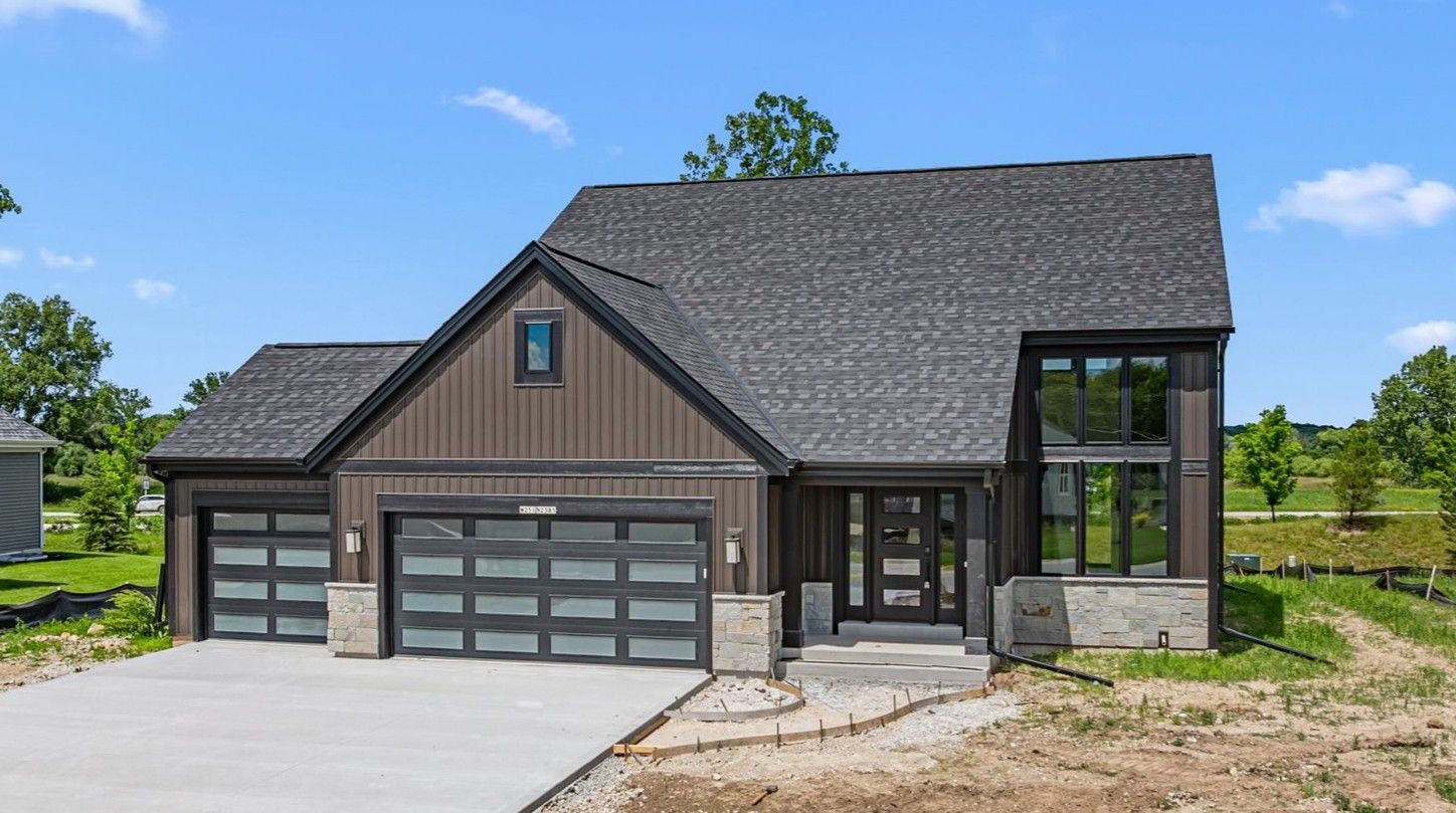 W251 N2385 Valleyview Circle (The Bristol, Plan 2216)