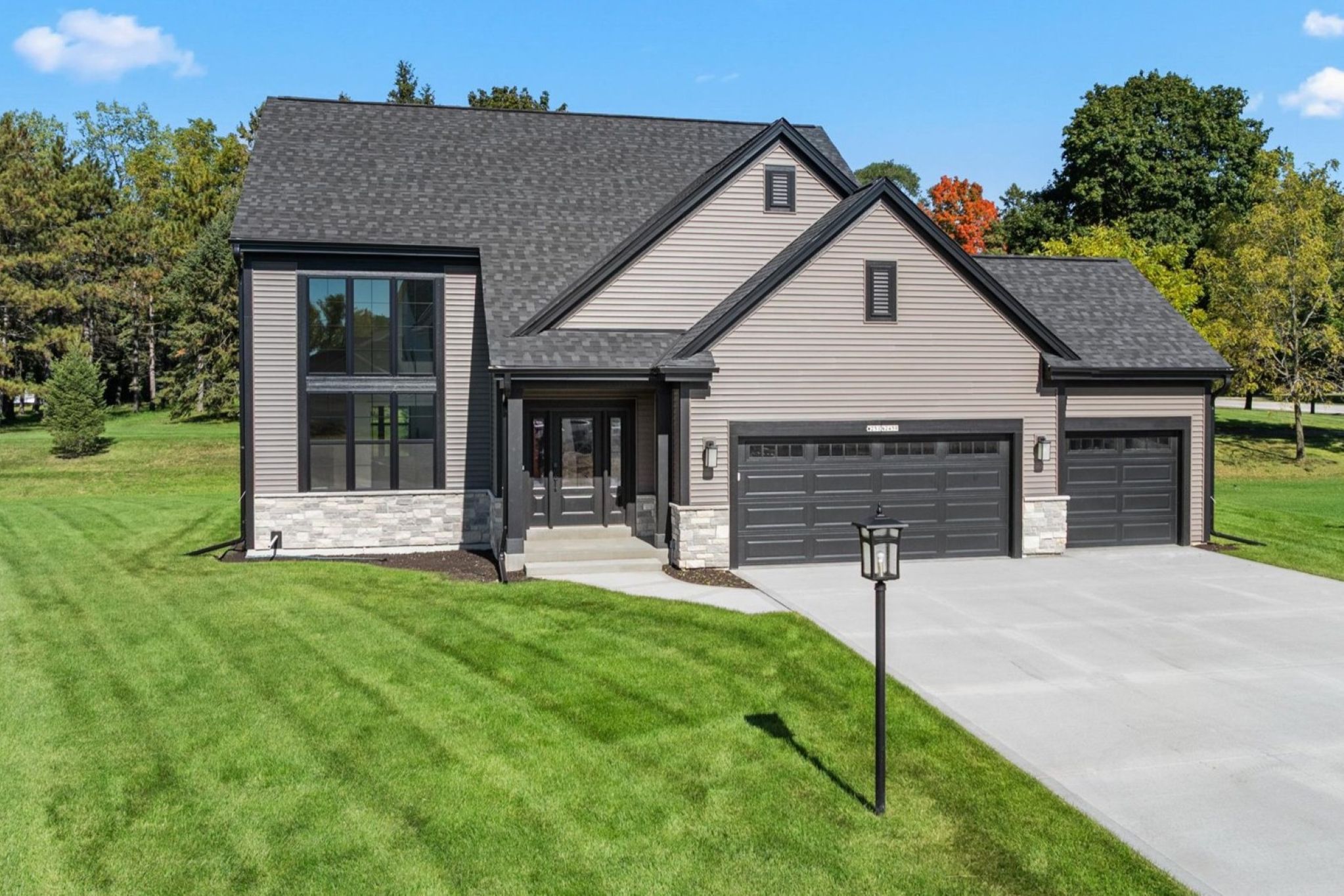W251 N2459 Valleyview Circle (The Dorsey, Plan 2200) Image