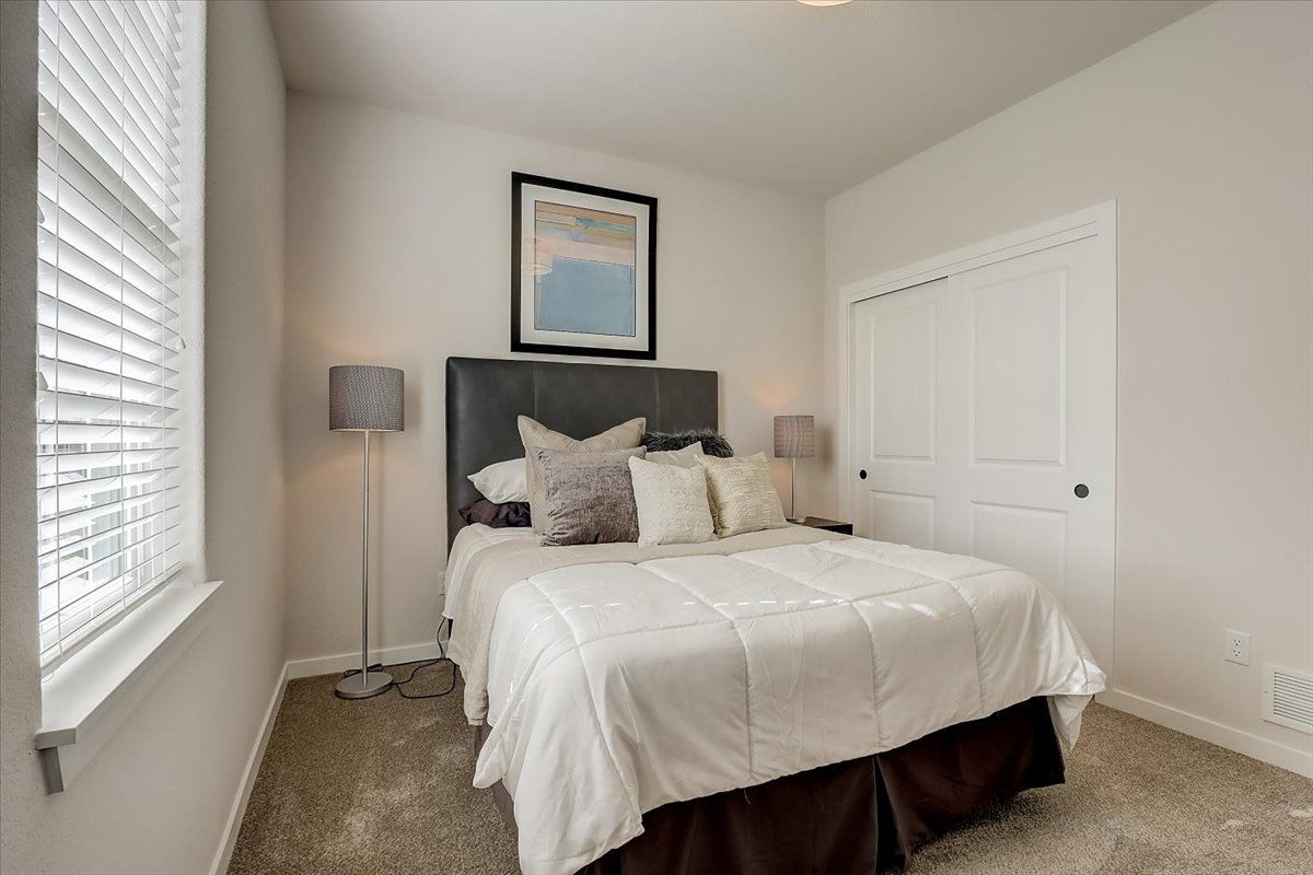 This photo is for illustration purposes only and does not necesarrily respresent the features and finishes of a specific RediHome/lot.