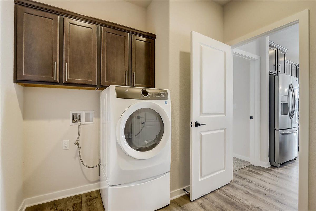This photo is for illustration purposes only and does not necesarrily respresent the features and finishes of a specific RediHome/lot.