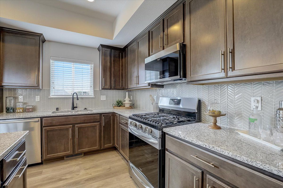 This photo is for illustration purposes only and does not necessarily represent the features and finishes of a specific RediHome/lot.