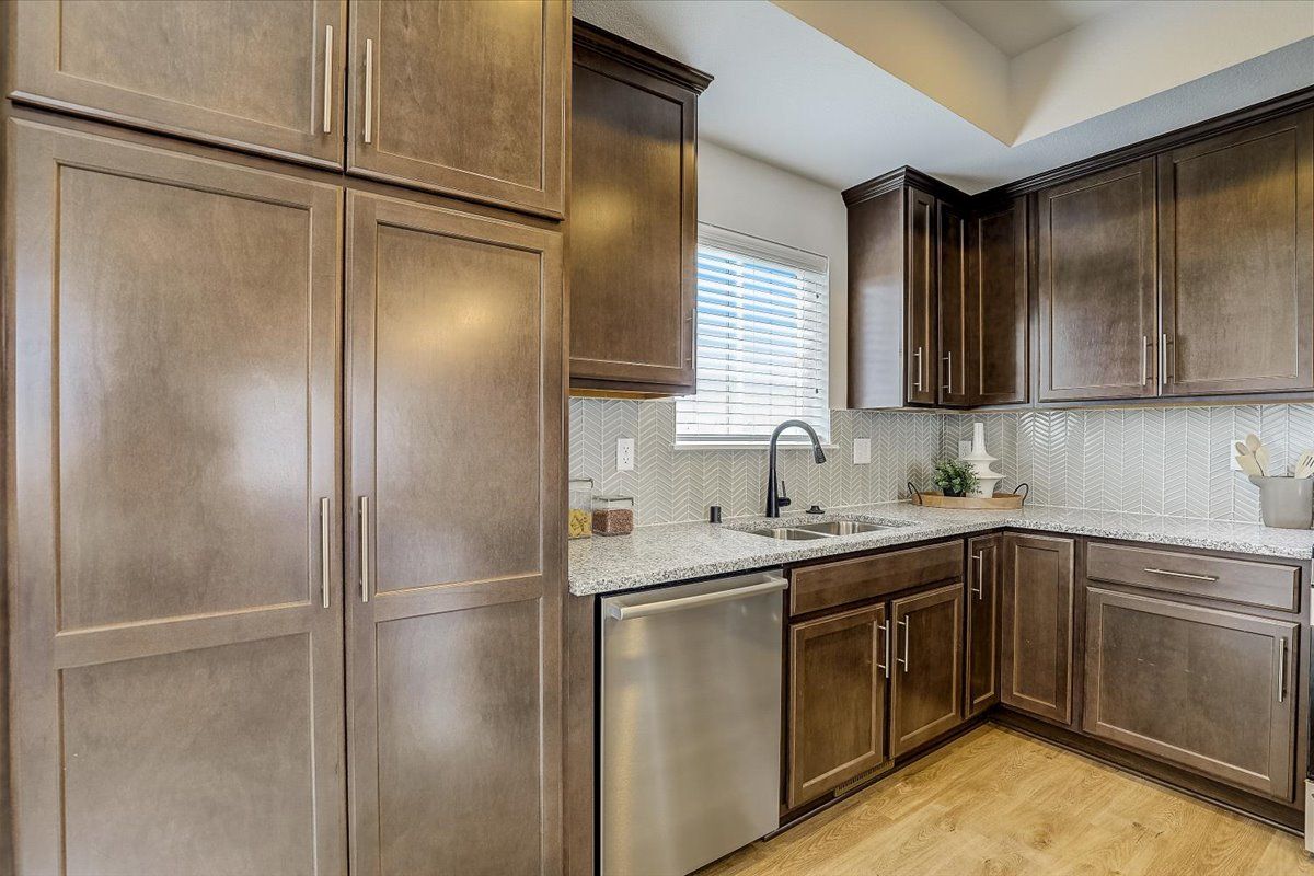 This photo is for illustration purposes only and does not necessarily represent the features and finishes of a specific RediHome/lot.