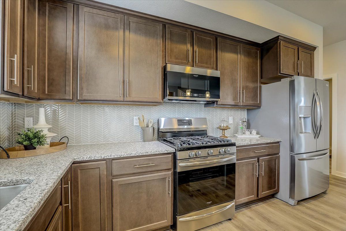 This photo is for illustration purposes only and does not necessarily represent the features and finishes of a specific RediHome/lot.