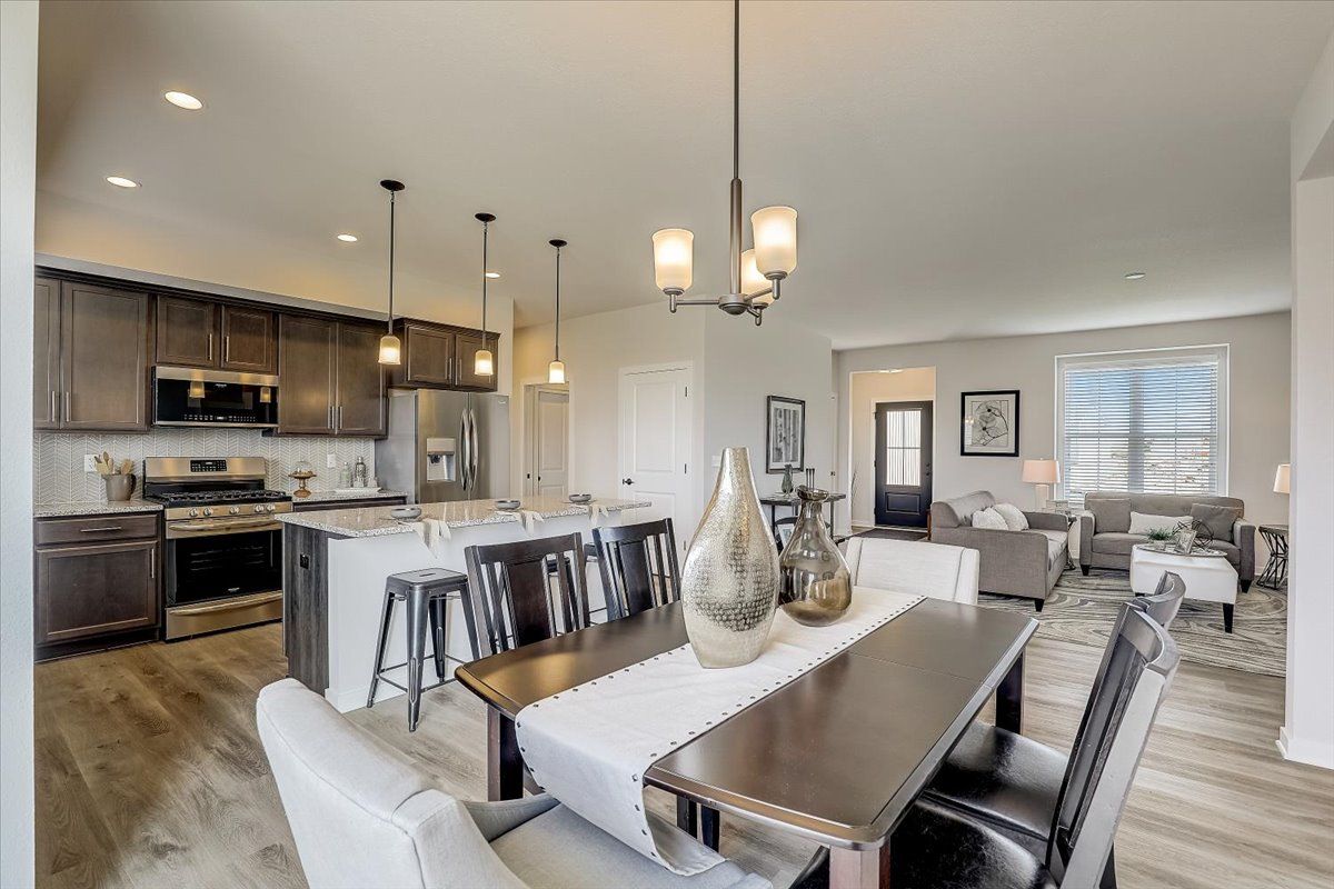 This photo is for illustration purposes only and does not necessarily represent the features and finishes of a specific RediHome/lot.