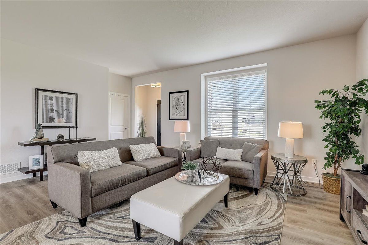 This photo is for illustration purposes only and does not necessarily represent the features and finishes of a specific RediHome/lot.