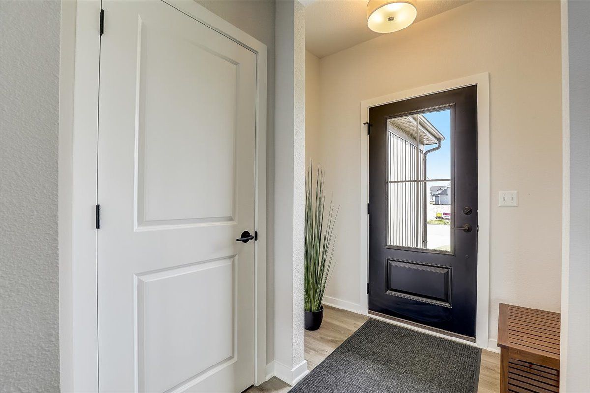 This photo is for illustration purposes only and does not necessarily represent the features and finishes of a specific RediHome/lot.