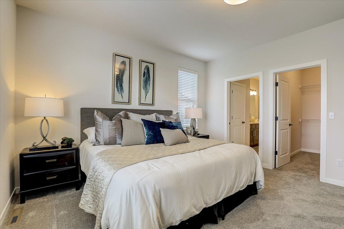 This photo is for illustration purposes only and does not necessarily represent the features and finishes of a specific RediHome/lot.