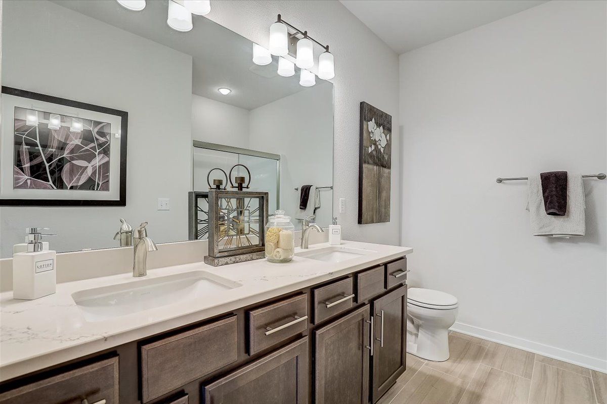 This photo is for illustration purposes only and does not necessarily represent the features and finishes of a specific RediHome/lot.