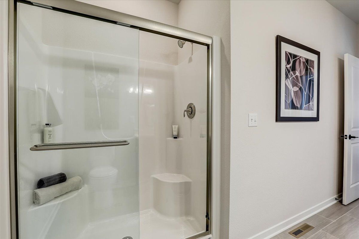 This photo is for illustration purposes only and does not necessarily represent the features and finishes of a specific RediHome/lot.