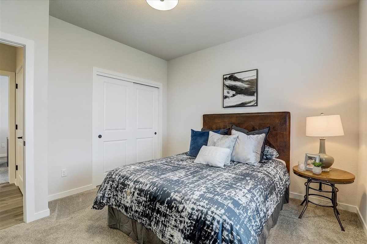 This photo is for illustration purposes only and does not necessarily represent the features and finishes of a specific RediHome/lot.