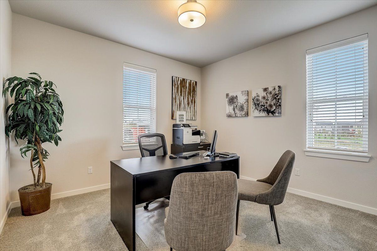 This photo is for illustration purposes only and does not necessarily represent the features and finishes of a specific RediHome/lot.