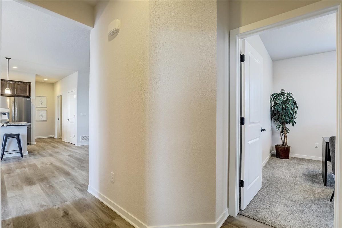 This photo is for illustration purposes only and does not necessarily represent the features and finishes of a specific RediHome/lot.