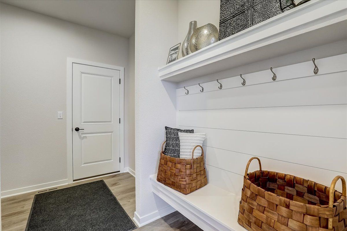 This photo is for illustration purposes only and does not necessarily represent the features and finishes of a specific RediHome/lot.