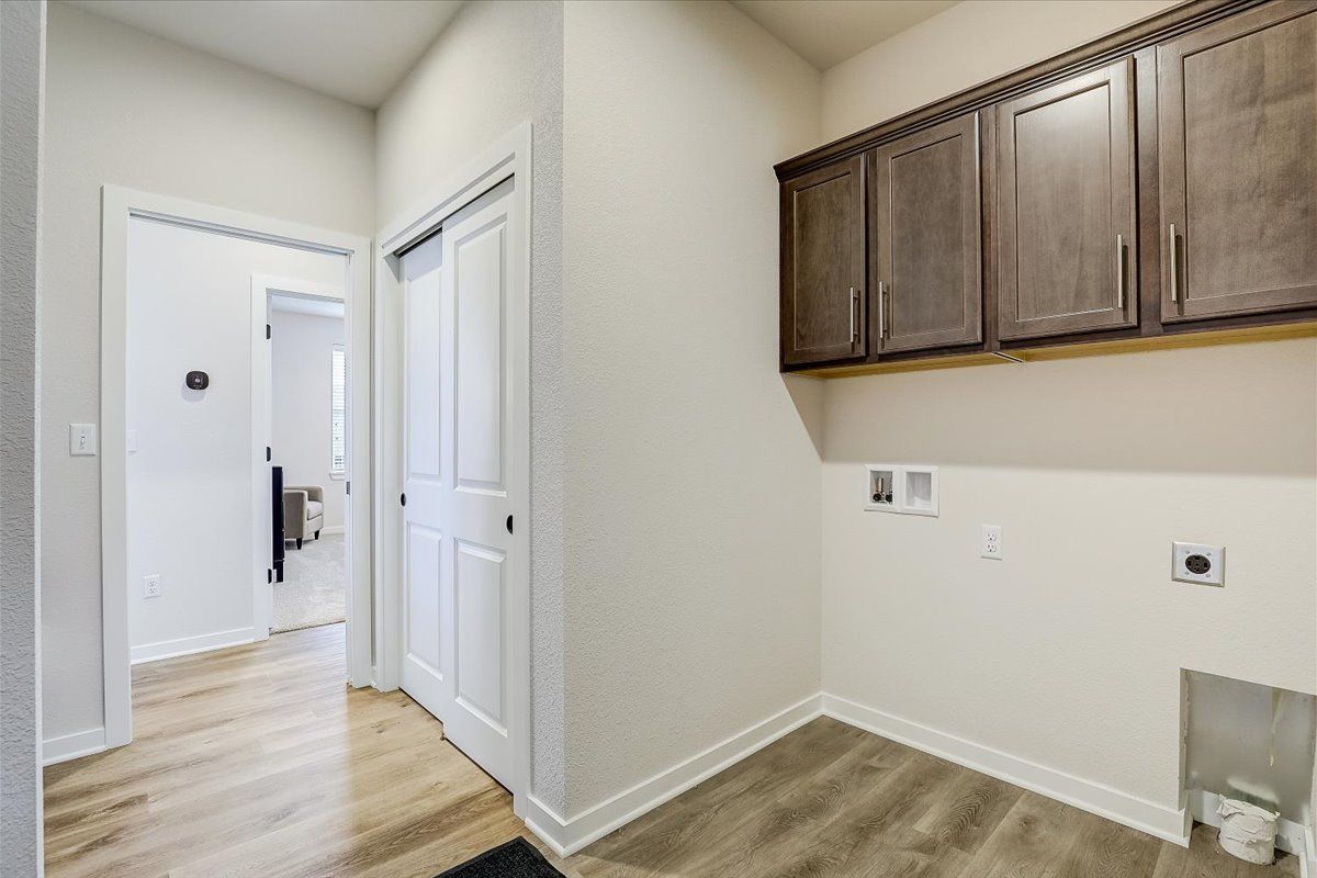 This photo is for illustration purposes only and does not necessarily represent the features and finishes of a specific RediHome/lot.