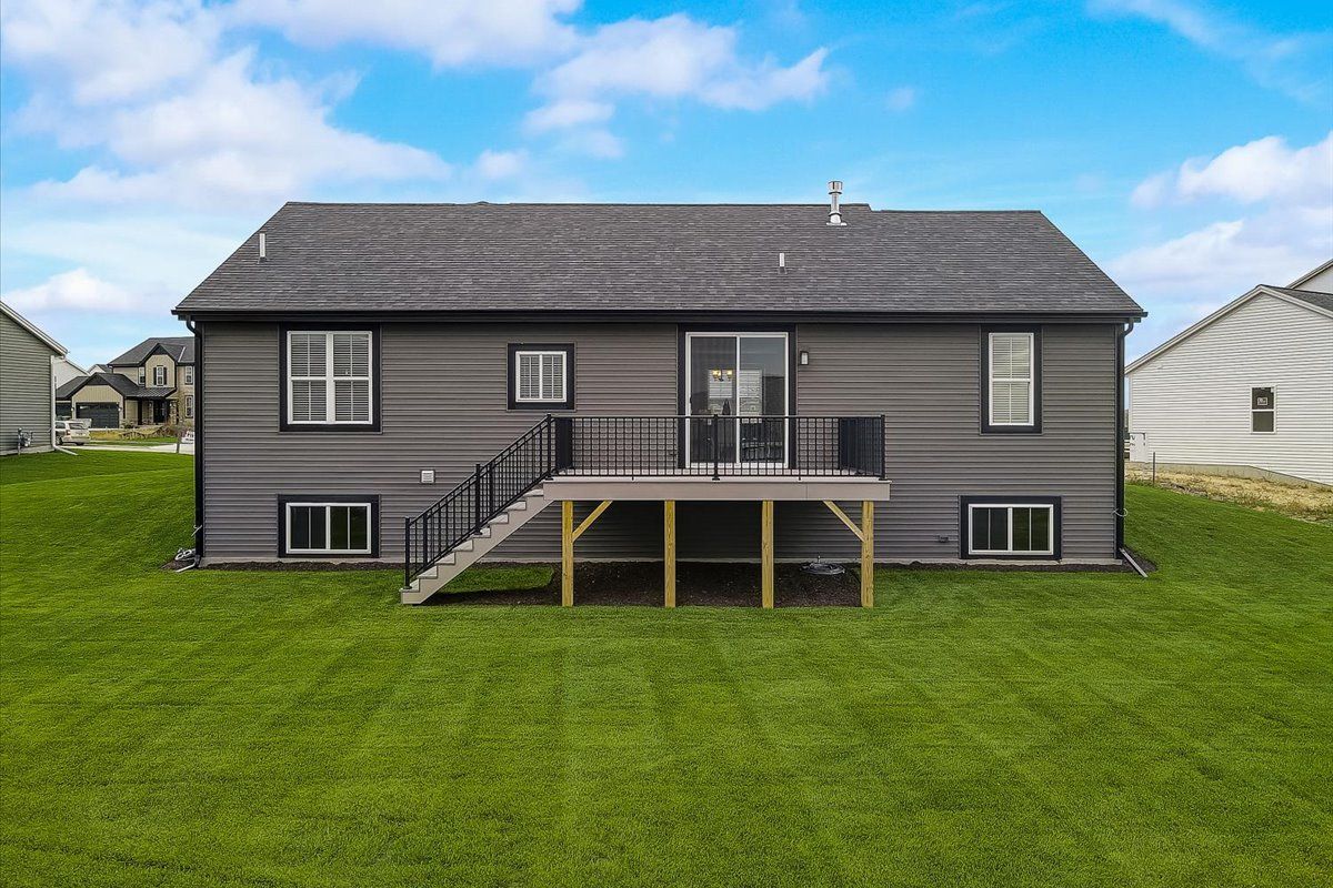 This photo is for illustration purposes only and does not necessarily represent the features and finishes of a specific RediHome/lot.