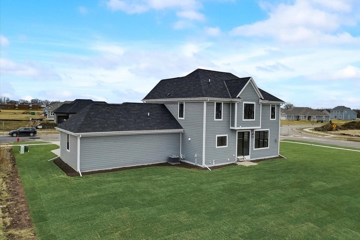 This photo is for illustration purposes only and does not necessarily represent the features and finishes of a specific RediHome.