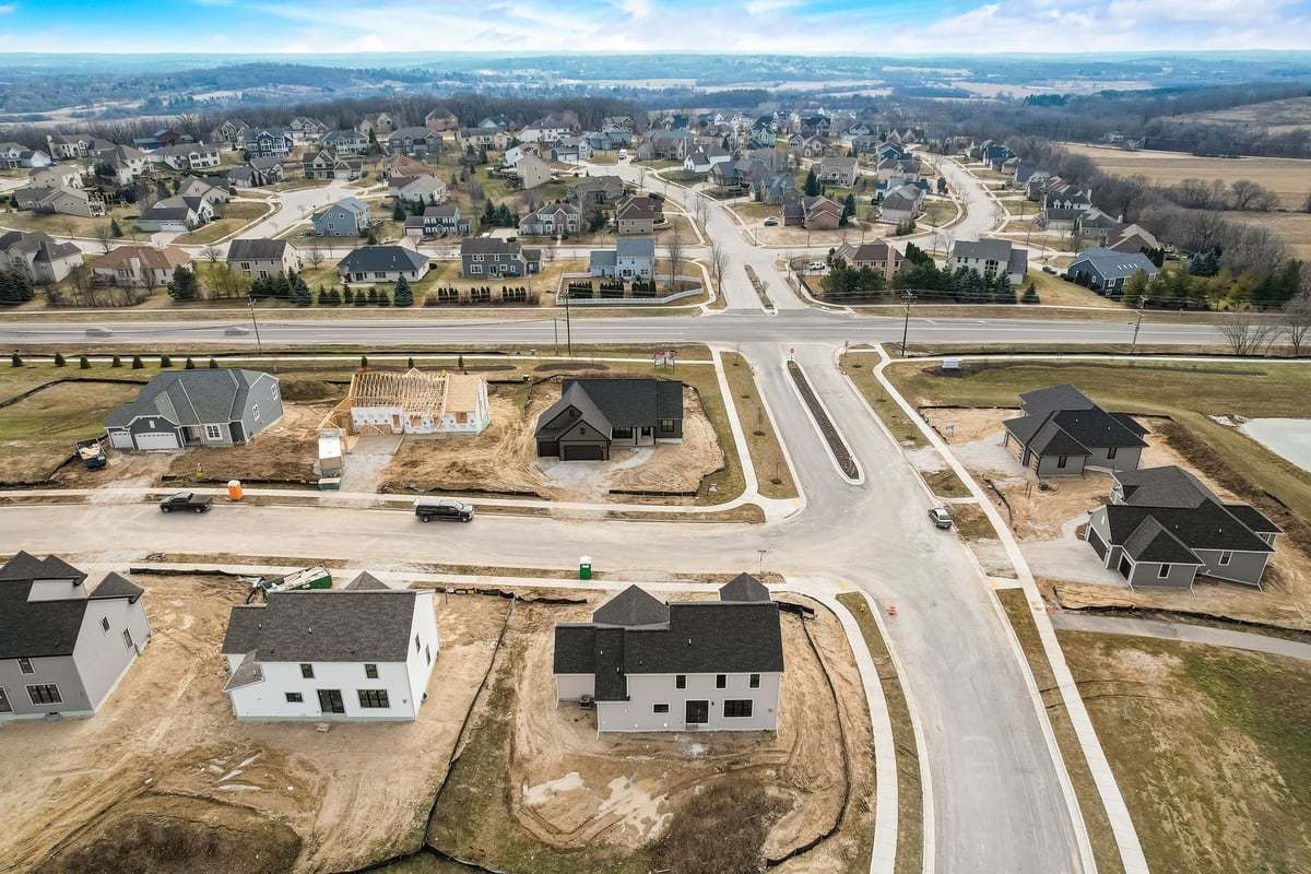 This photo is for illustration purposes only and does not necessarily represent the products and finishes offered in a specific RediHome.