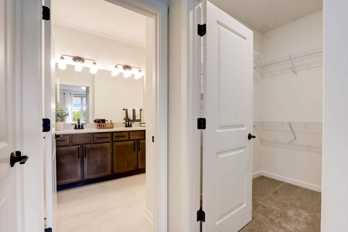 This photo is for illustration purposes only and does not necessarily represent the available features and finishes on a specific RediHome.