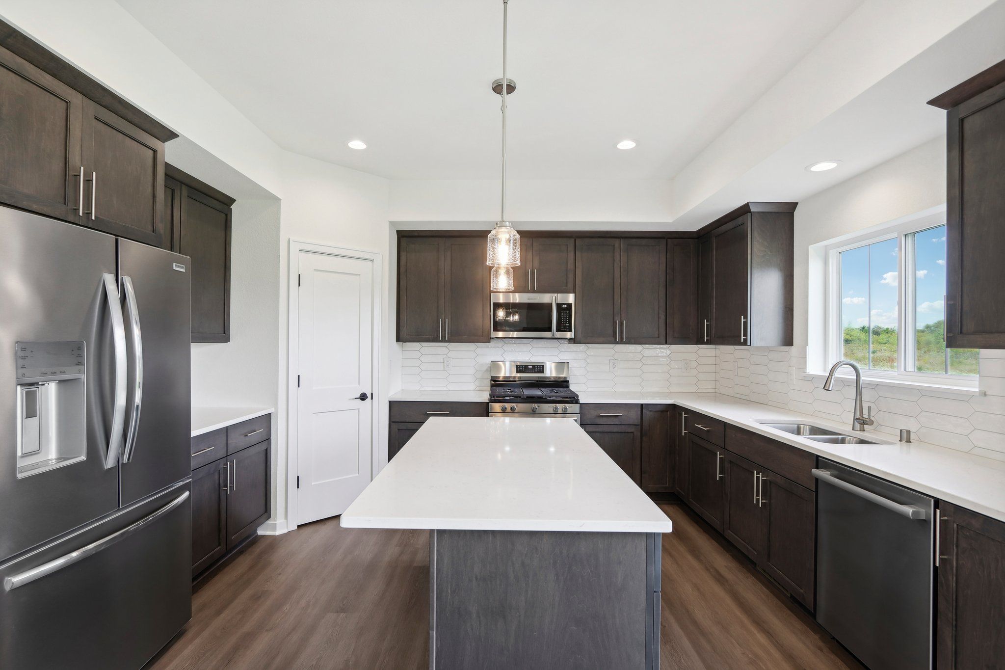 This photo is for illustration purposes only and does not necessarily represent the features and finishes of a specific RediHome.