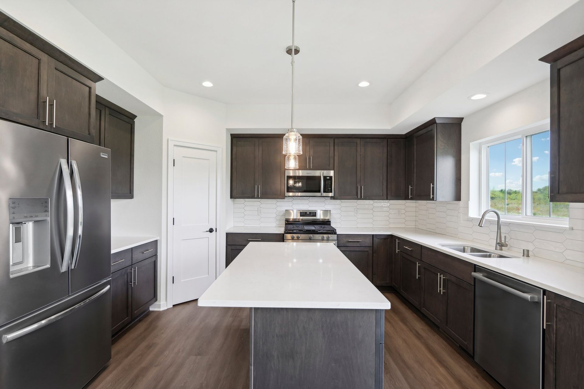 This photo is for illustration purposes only and does not necessarily represent the features and finishes of a specific RediHome.