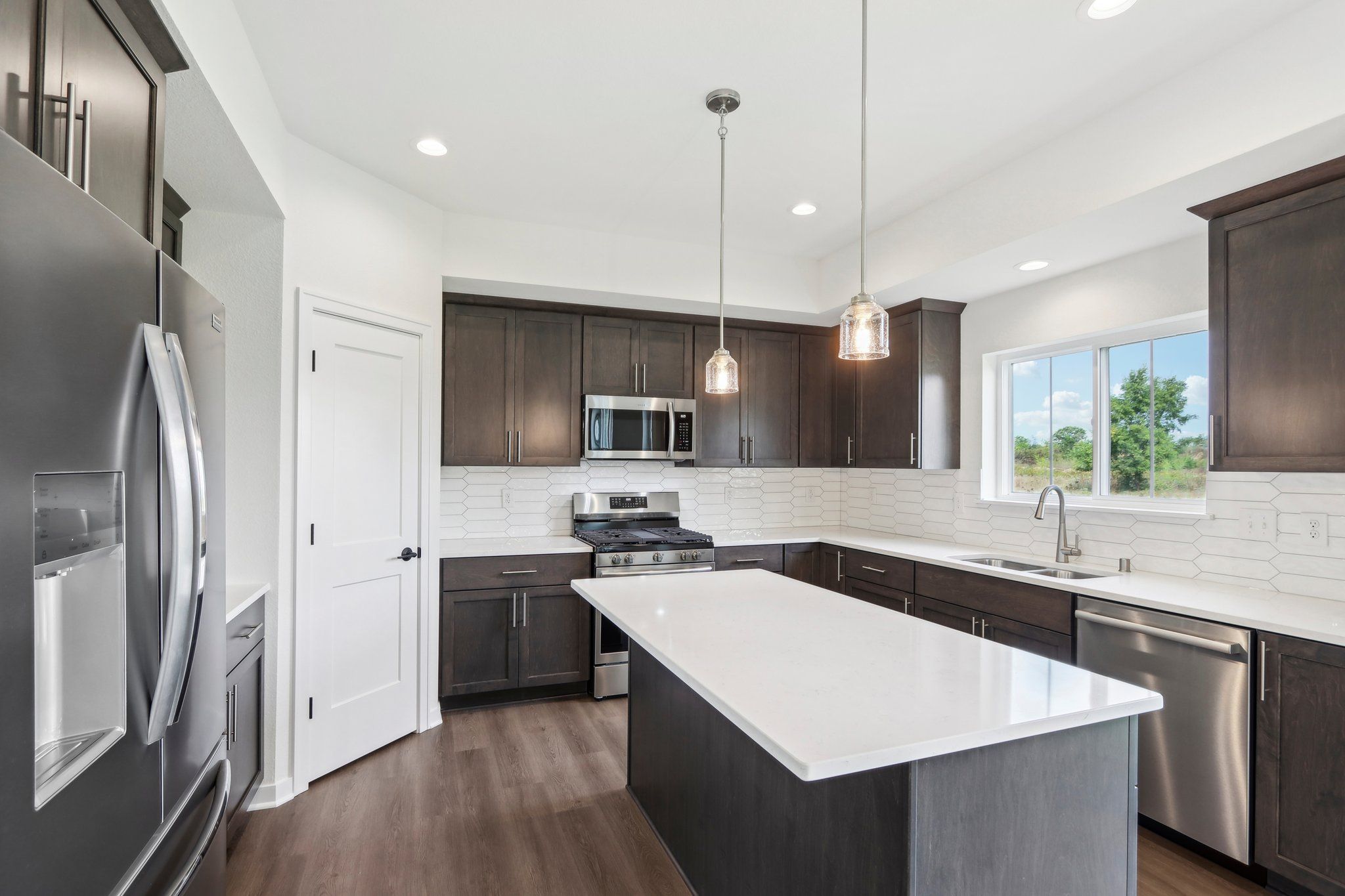 This photo is for illustration purposes only and does not necessarily represent the features and finishes of a specific RediHome.