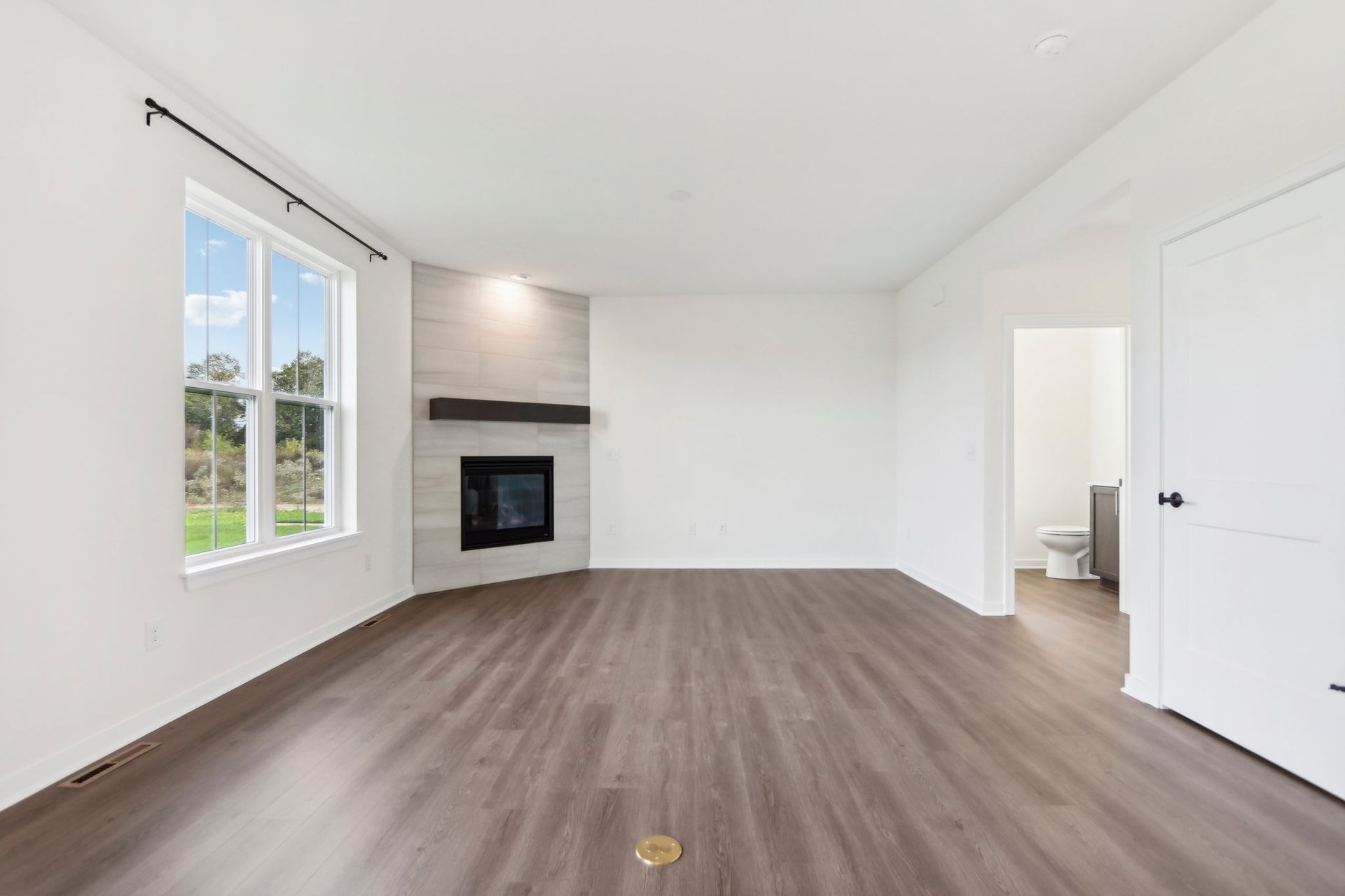 This photo is for illustration purposes only and does not necessarily represent the features and finishes of a specific RediHome.
