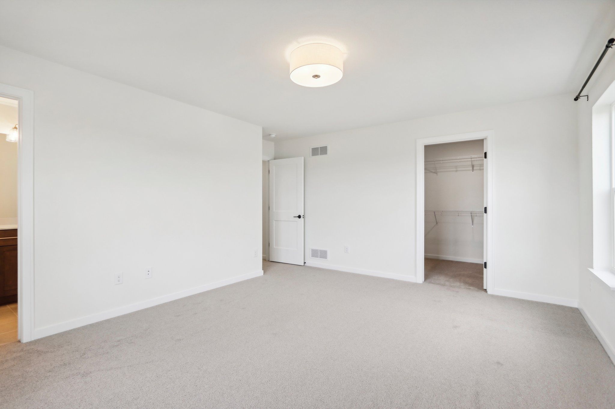 This photo is for illustration purposes only and does not necessarily represent the features and finishes of a specific RediHome.